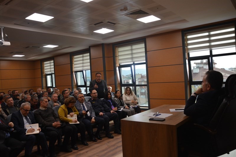 Edremit&rsquo;te 2025 yılı sonu muhtarlar değerlendirme toplantısı ger&ccedil;ekleştirildi
