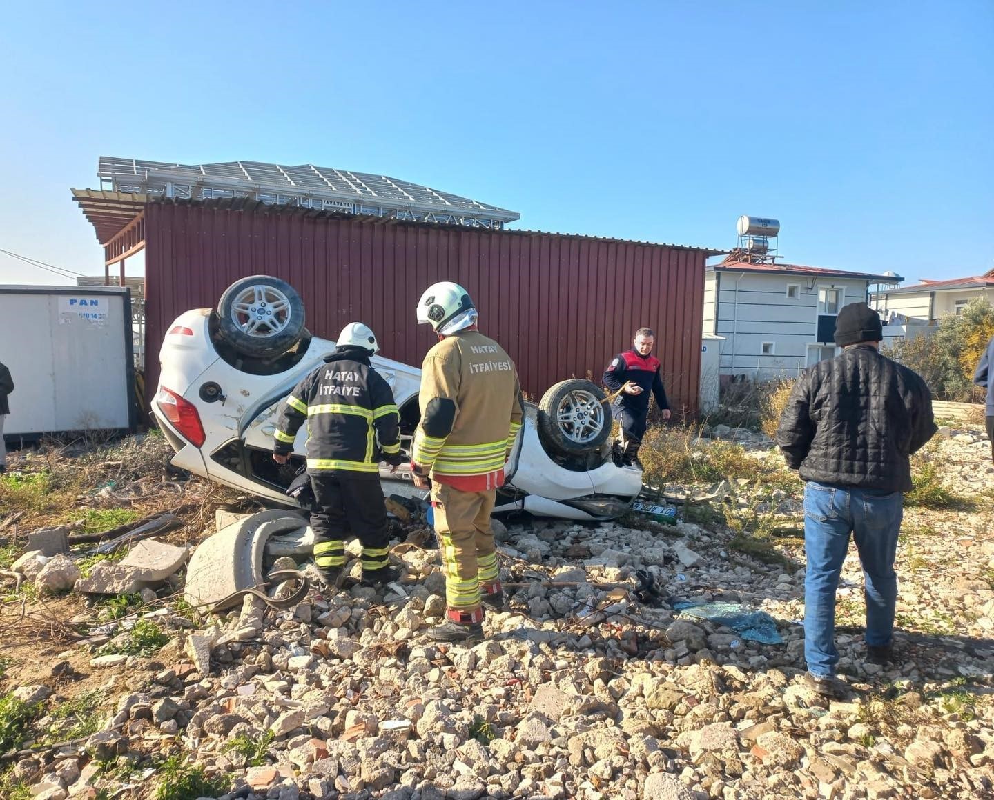 Samandağ’da takla atan otomobilin sürücüsü yaralandı