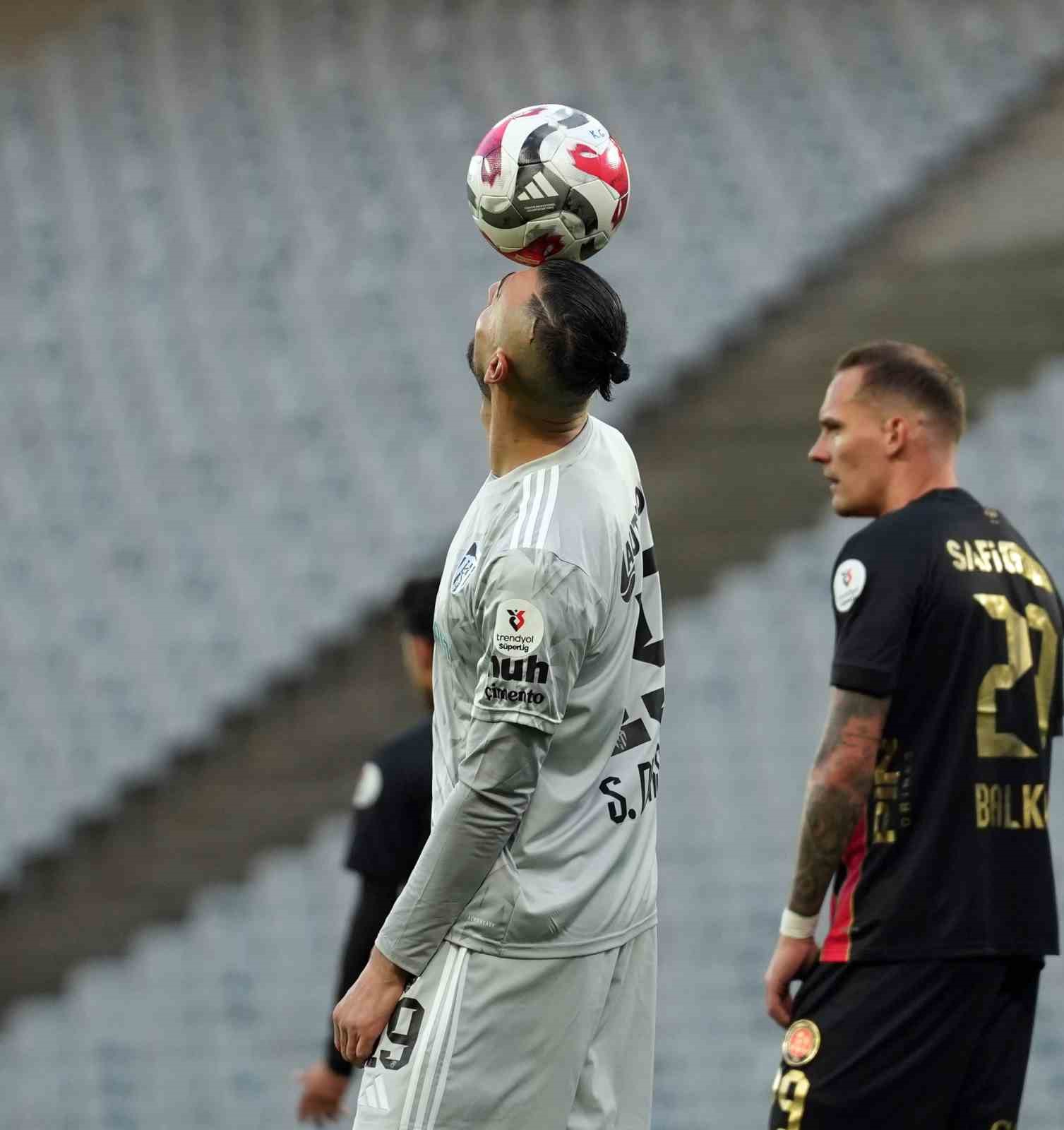 Trendyol Süper Lig: Fatih Karagümrük: 0 - Kocaelispor: 0 (Maç devam ediyor)