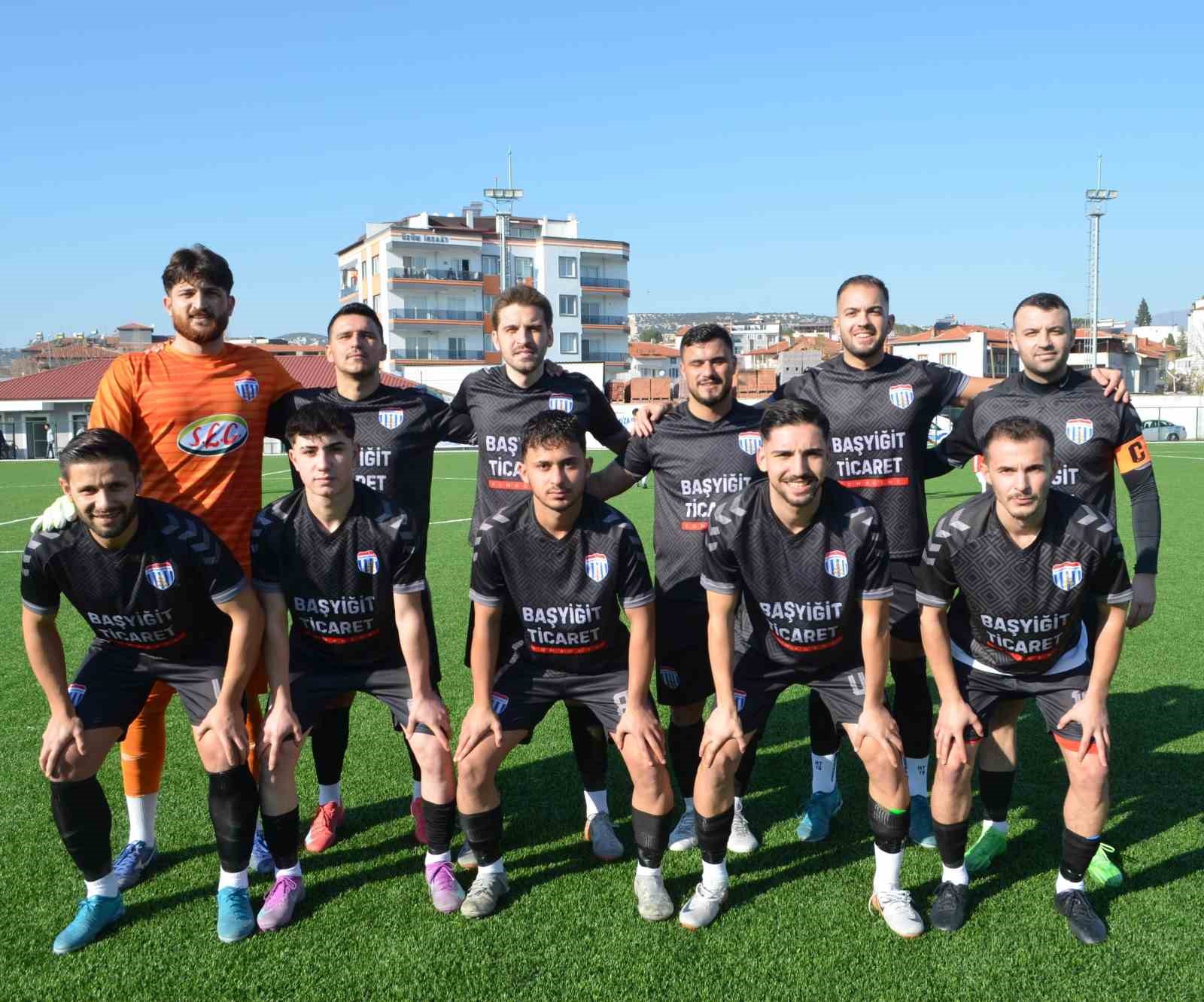 Selendi Belediyespor üçte üç yaptı
