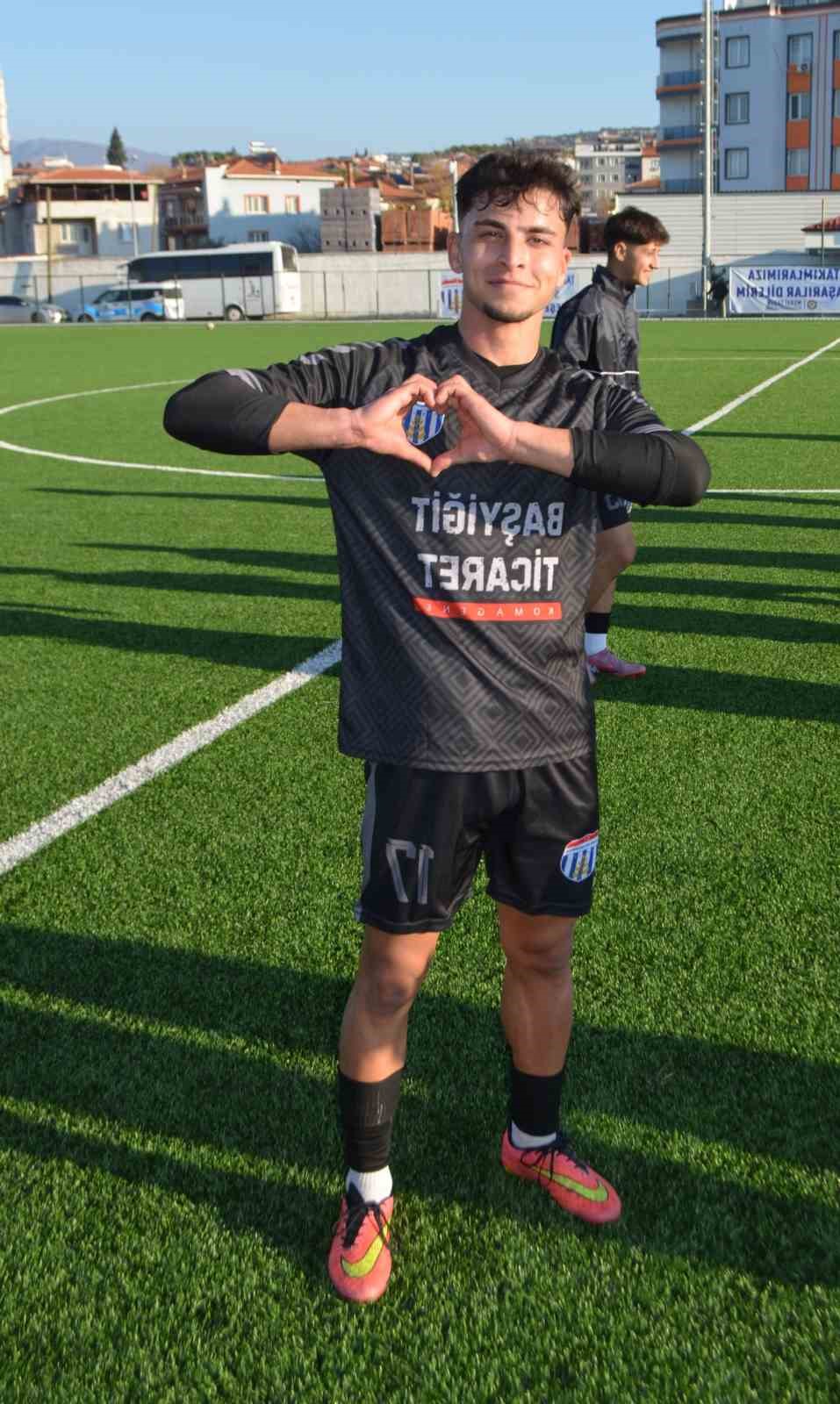 Selendi Belediyespor üçte üç yaptı