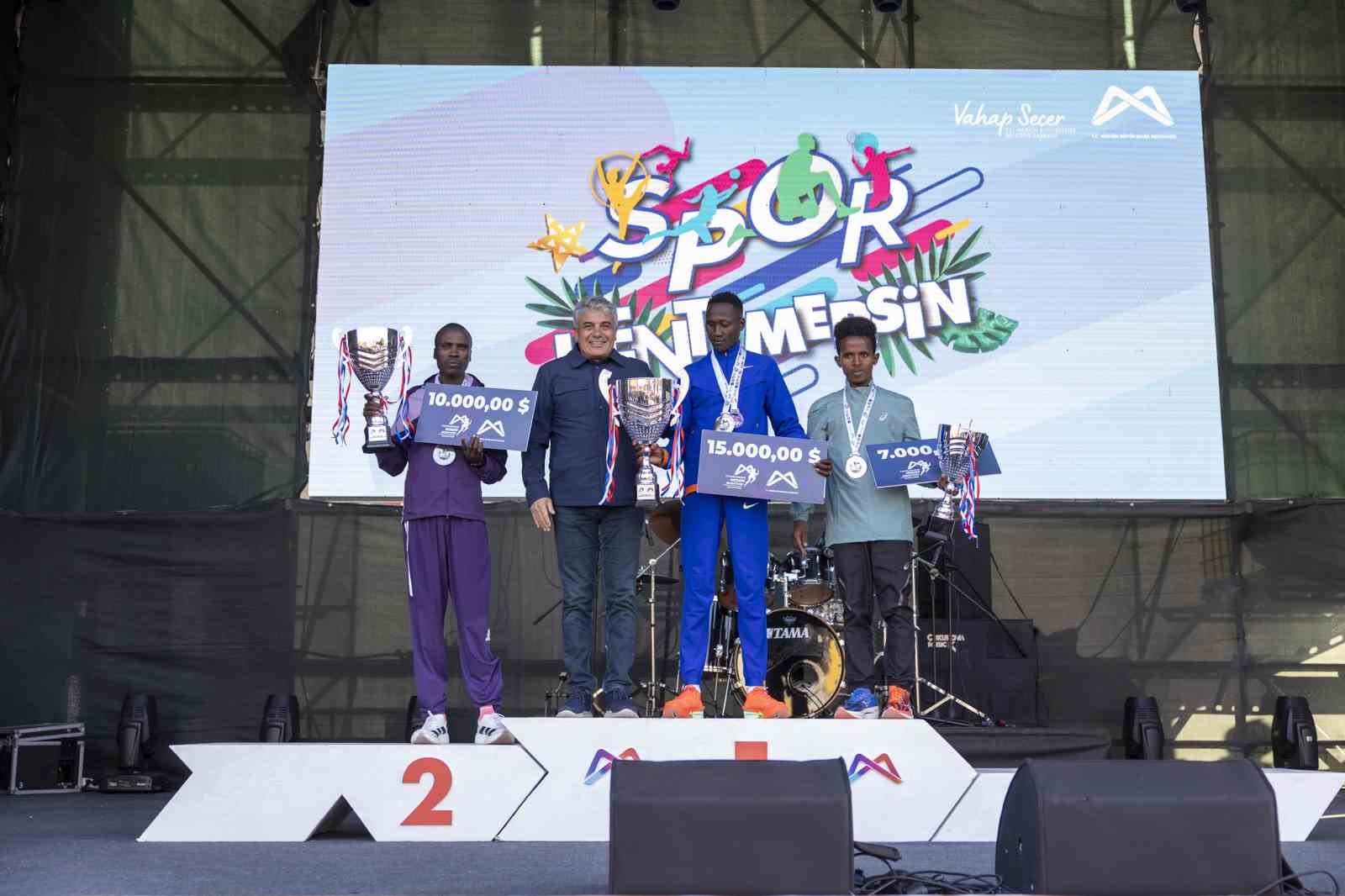 Türkiye’nin en hızlı maratonu yine Mersin’de koşuldu