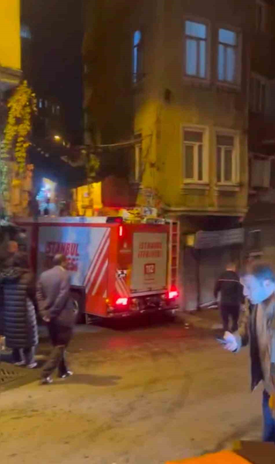 Beyoğlu’nda korkutan yangın