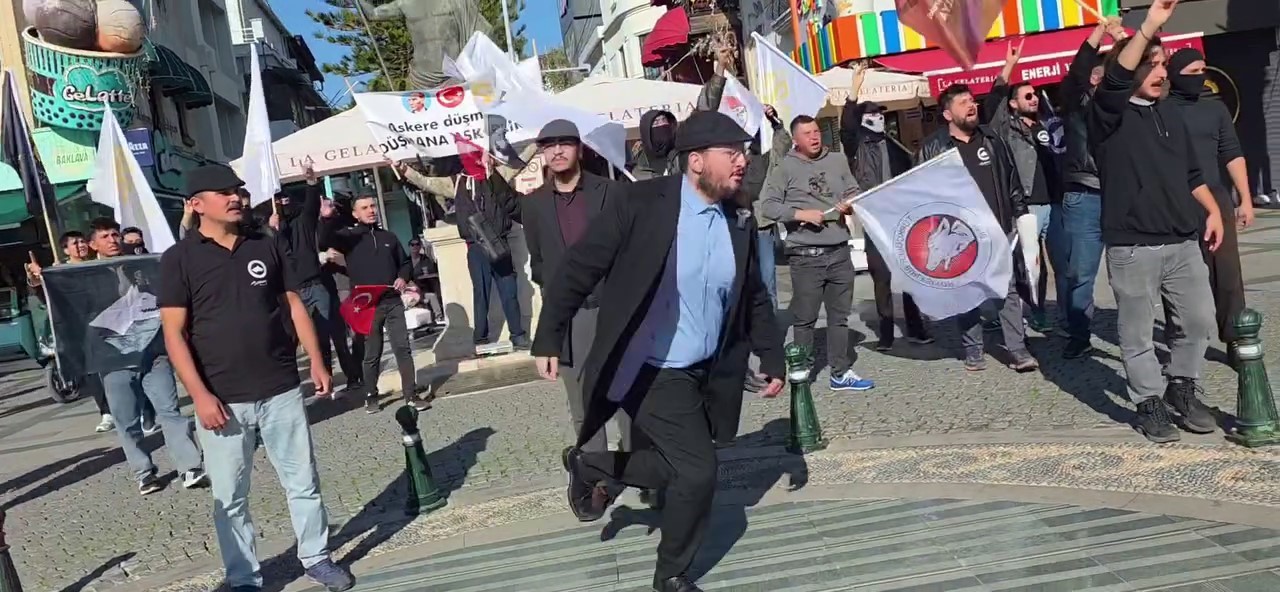 Antalya’da muhalif görüşlü gruplar arasında tartışma