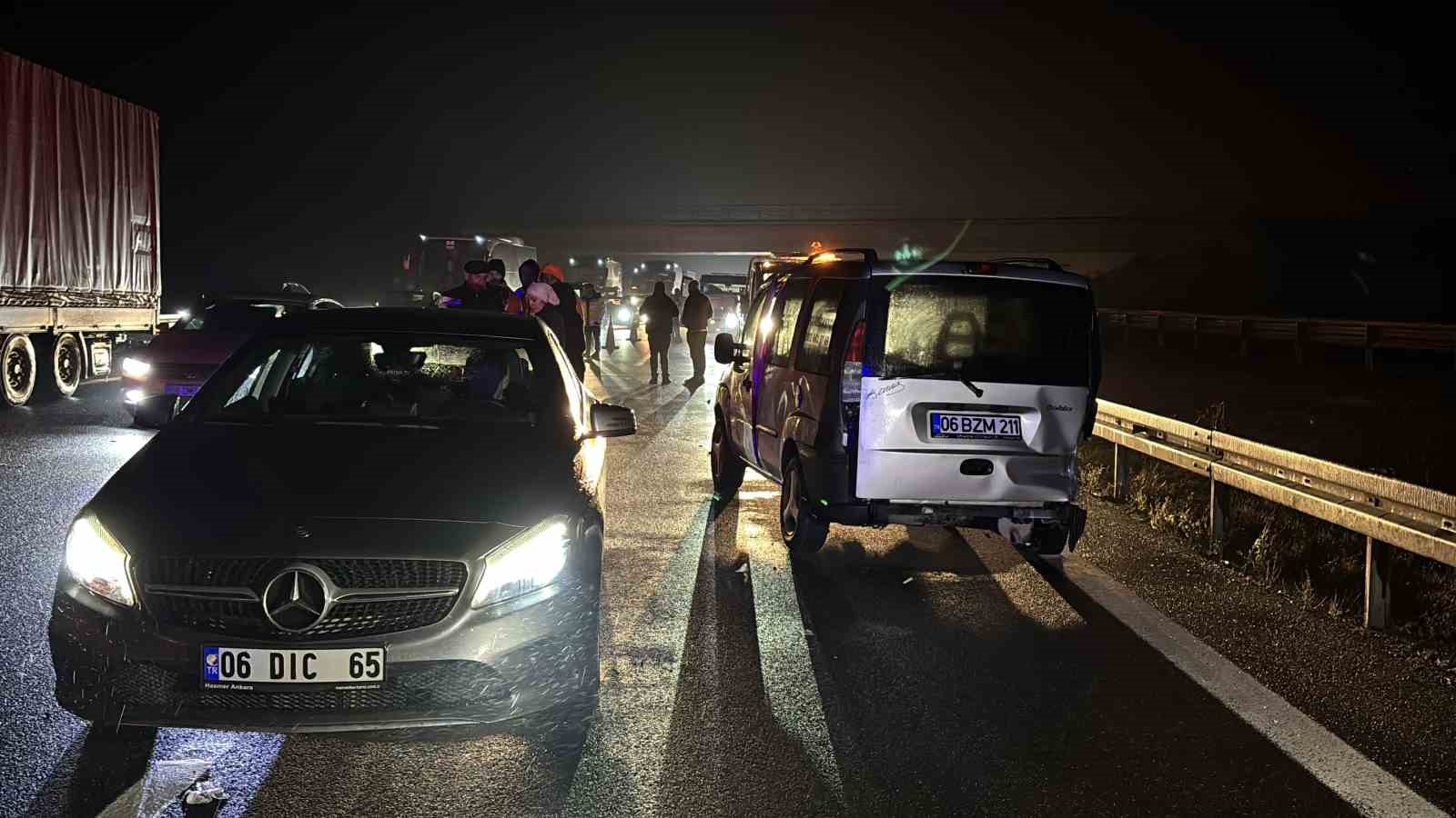 TEM’in Bolu geçişinde 3 araç çarpıştı: 7 yaralı