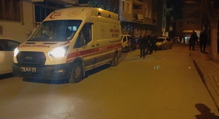 Gece saatlerinde sıkışmalı kaza: 2 yaralı