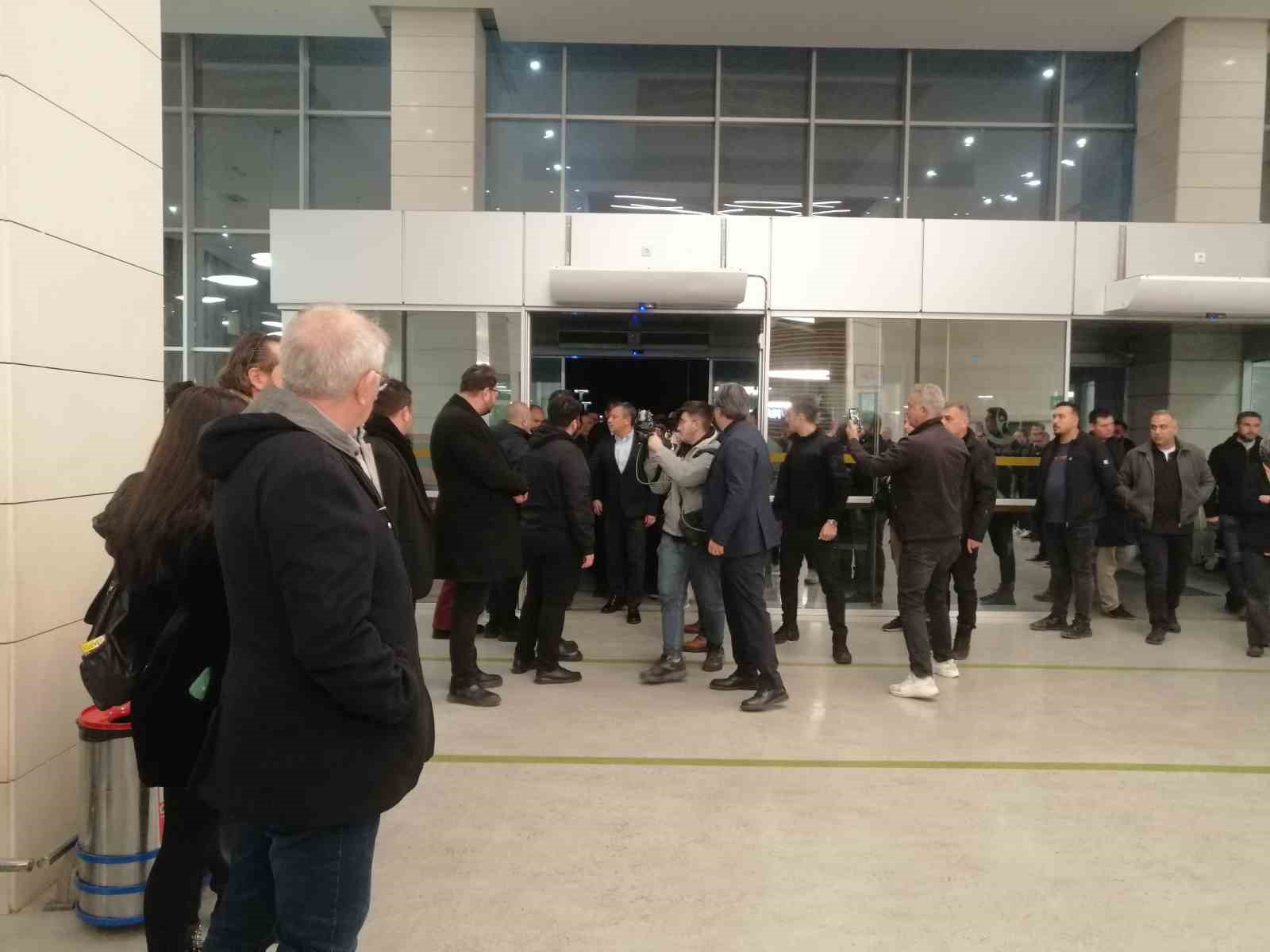 Özgür Özel duygularına hakim olamadı