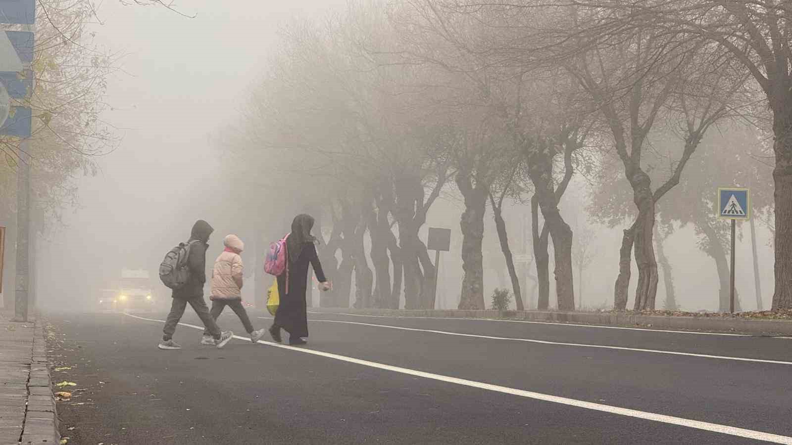 Diyarbakır’da sis görüş mesafesini düşürdü