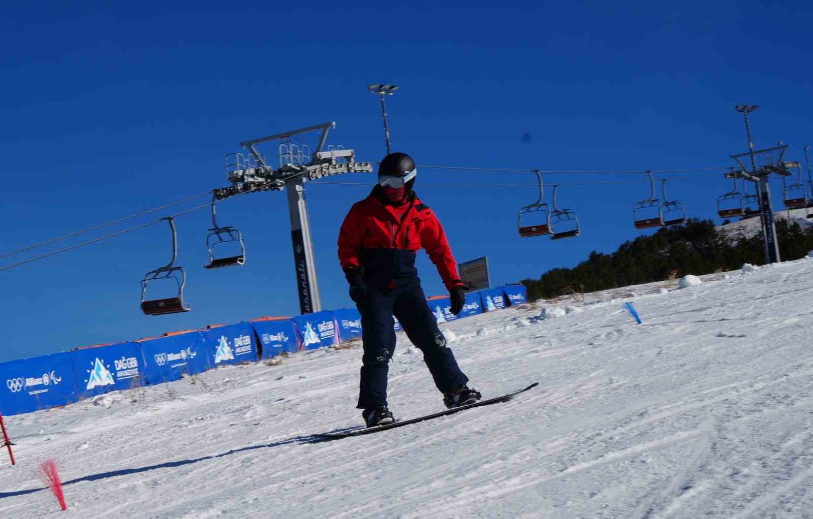 Palandöken’de yapay karla kayak keyfi