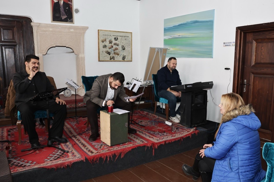 K&uuml;tahya&rsquo;da &rsquo;T&uuml;rk Halk M&uuml;ziği Yetenek Sınavı&rsquo; d&uuml;zenlendi
