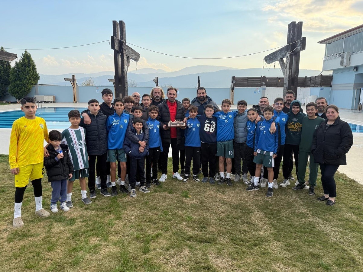 Buharkent’in gençleri namağlup şampiyon oldu