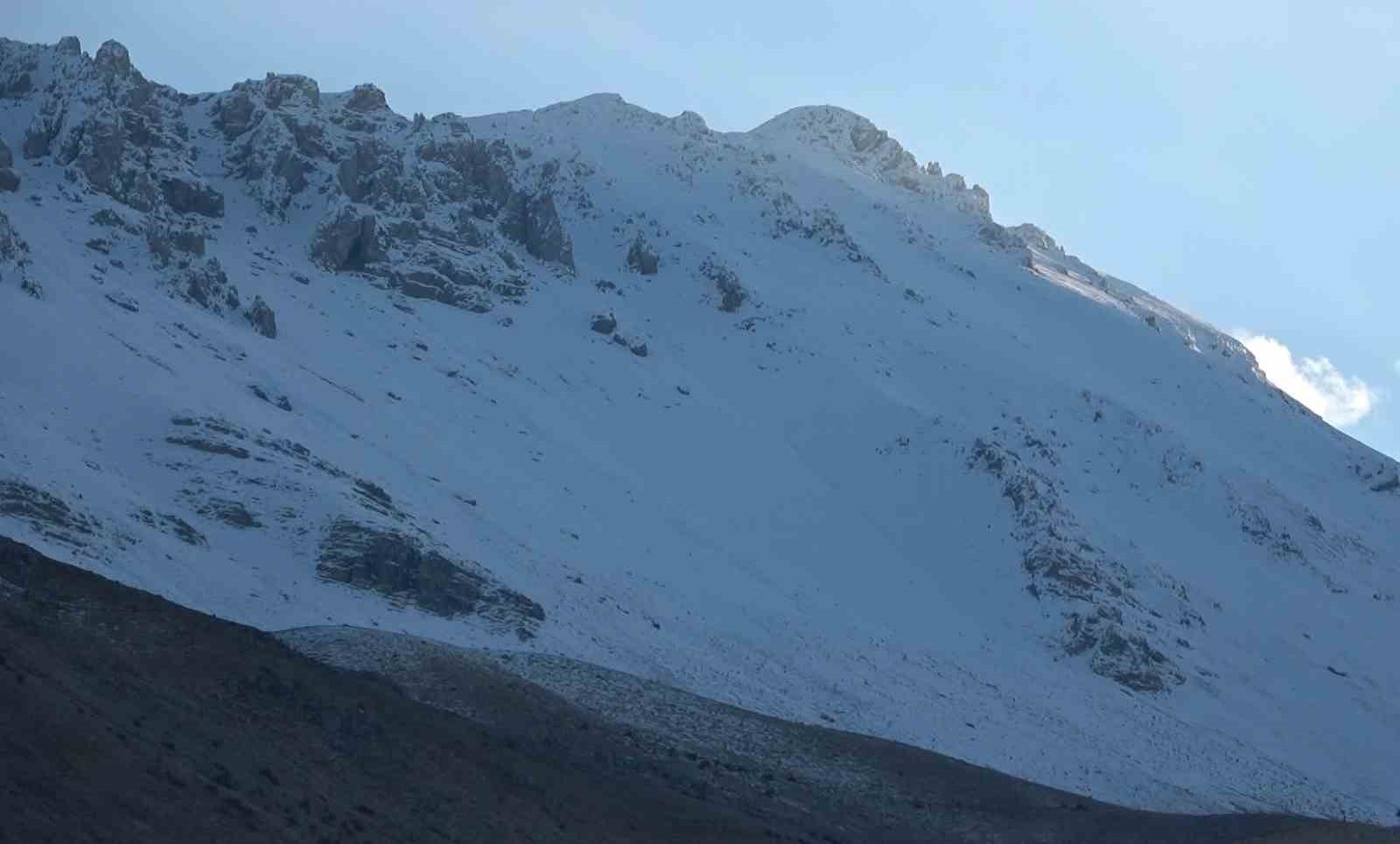 Akdeniz’in incisi Davraz Kayak Merkezi kar hasretiyle sezona başladı