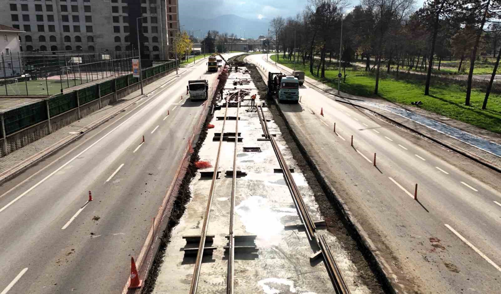 Kocaeli’de Kartepe tramvay hattının ilk rayları döşendi