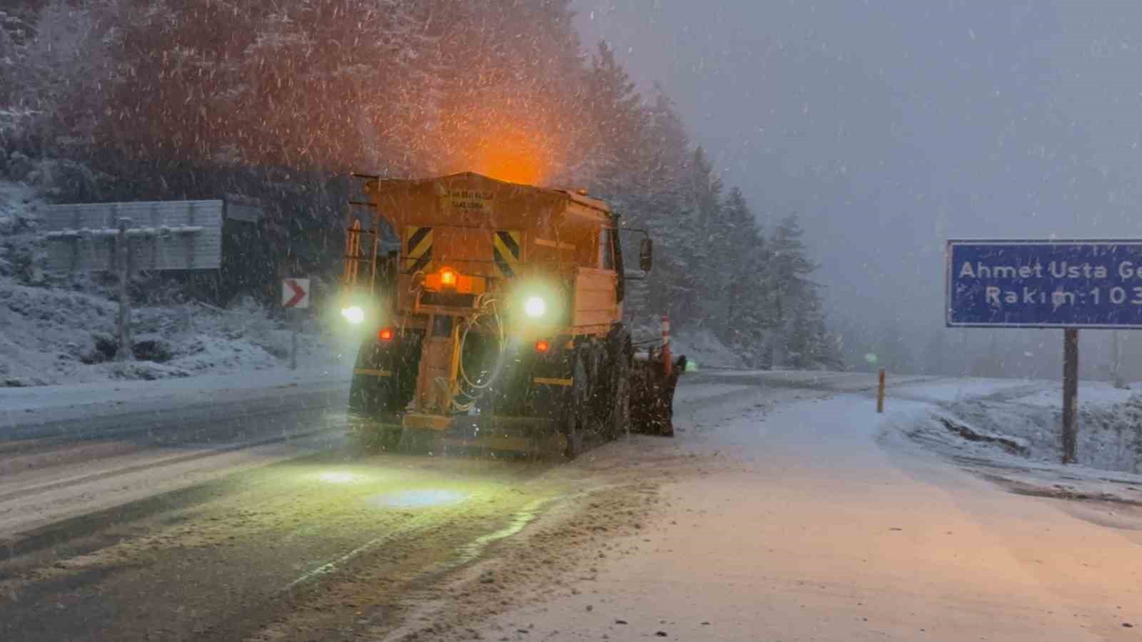 Karabük-Bartın kara yolu beyaza büründü