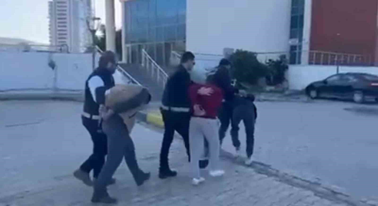 İskenderun&rsquo;da aranan 3 şahıs yakalandı
