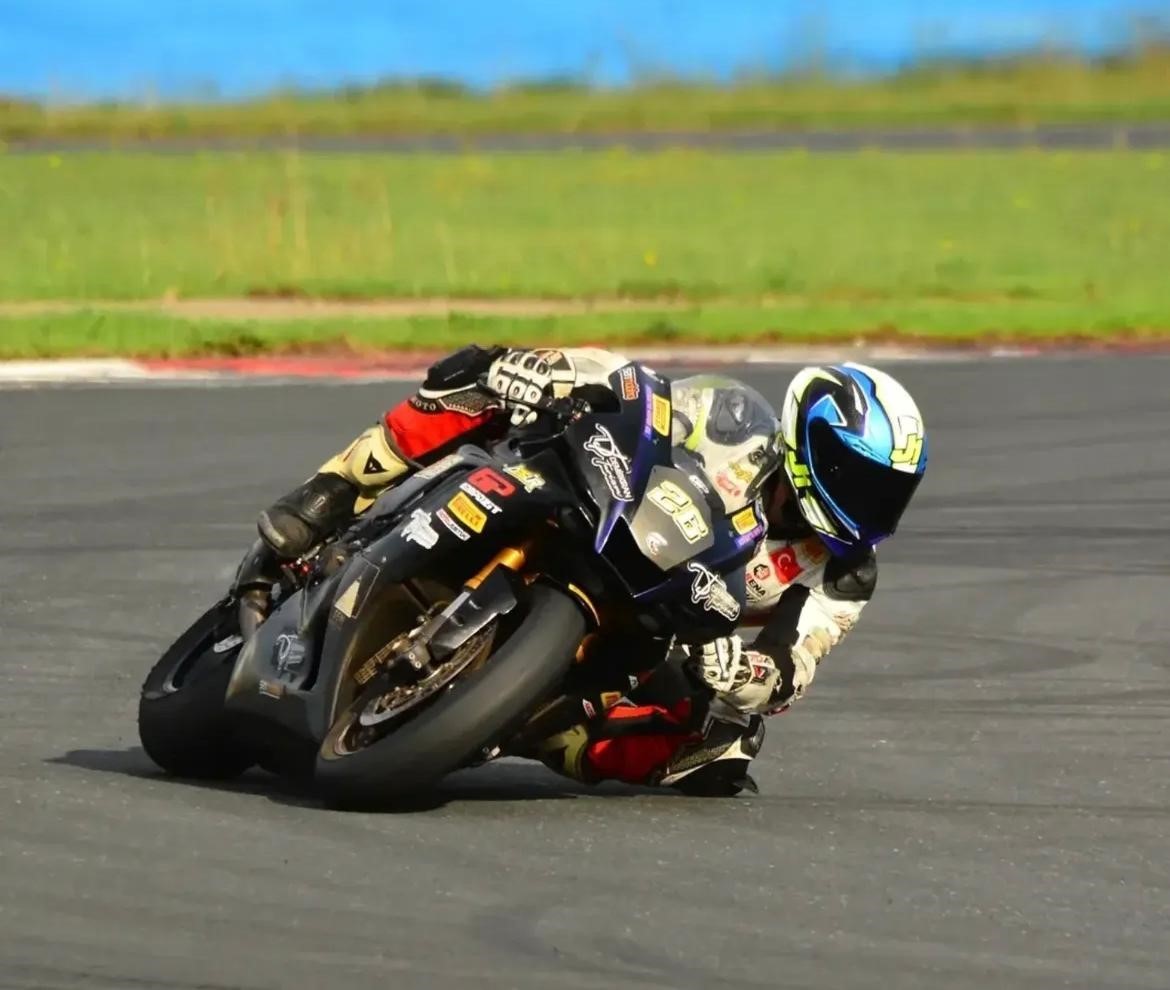 Şampiyon motosikletçi Özgür Çapacı, trafik kazasında hayatını kaybetti