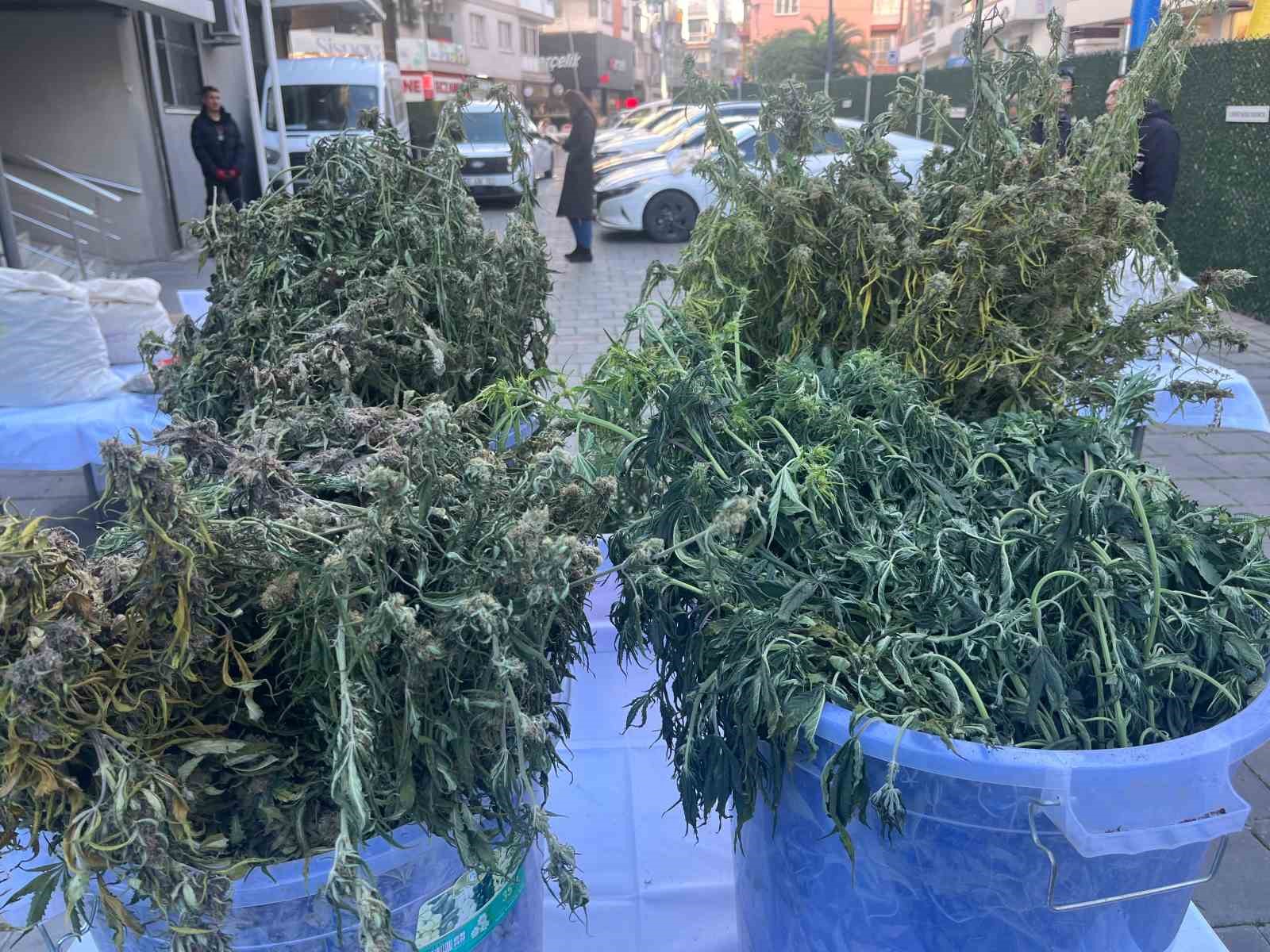 İzmir’de tek operasyonda 3 milyon uyuşturucu hap ele geçti: 46 tutuklama
