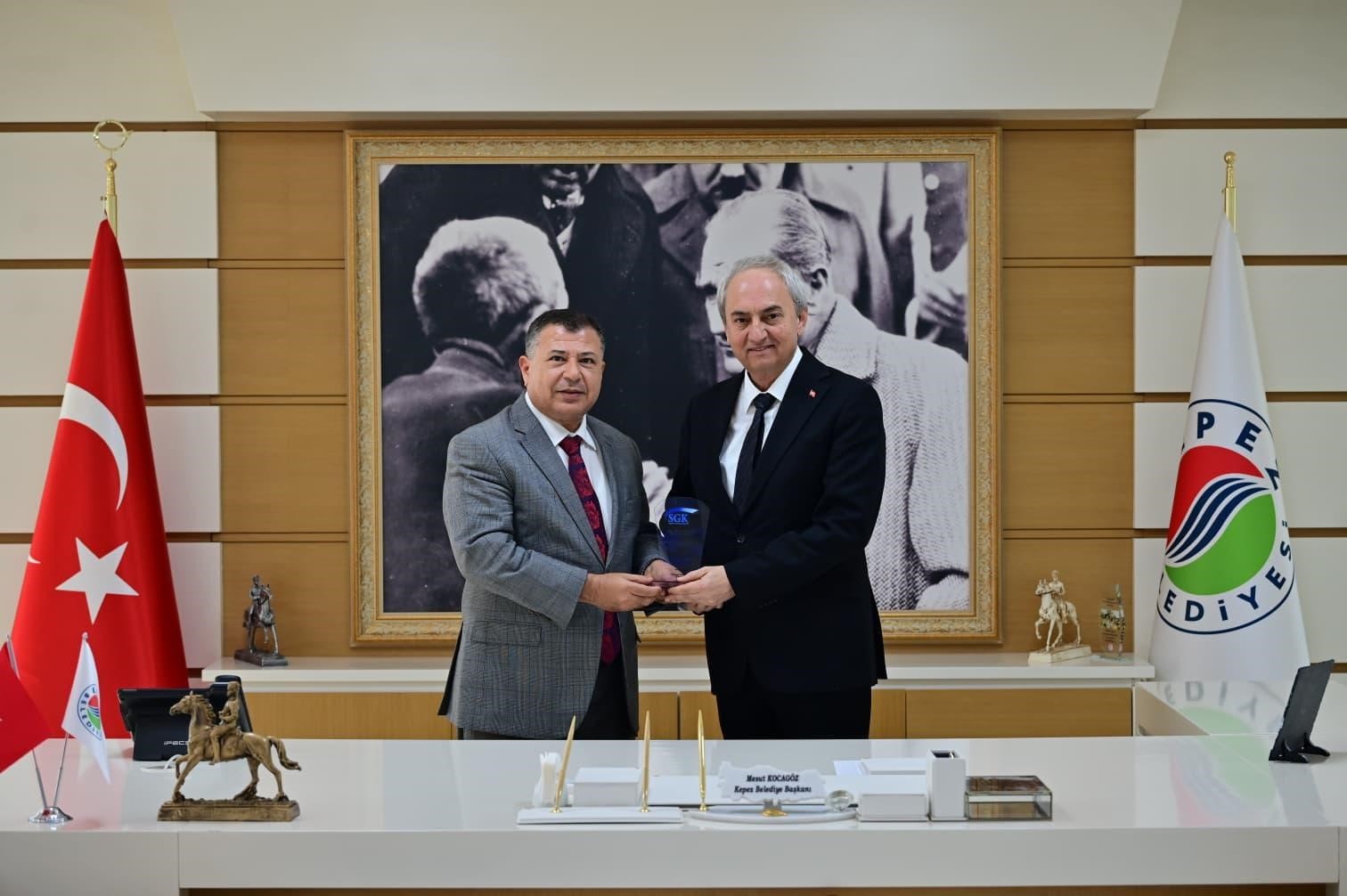 Kepez Belediyesi’ne SGK’dan teşekkür plaketi