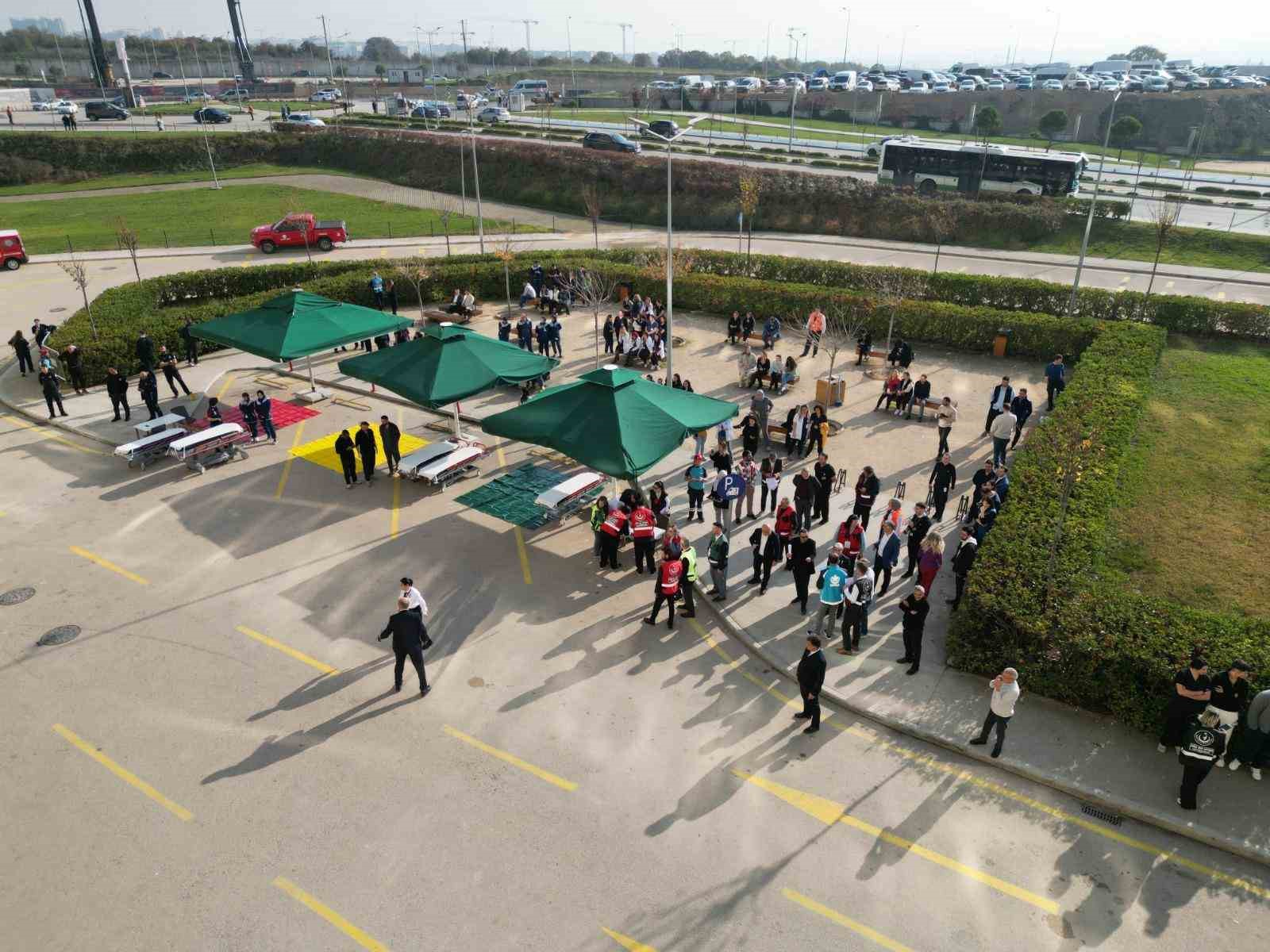 Bursa Şehir Hastanesi’nde gerçeğini aratmayan deprem ve yangın tatbikatı