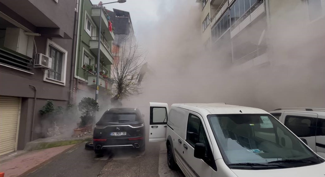 Bursa&rsquo;da ilginç bir yıkım
