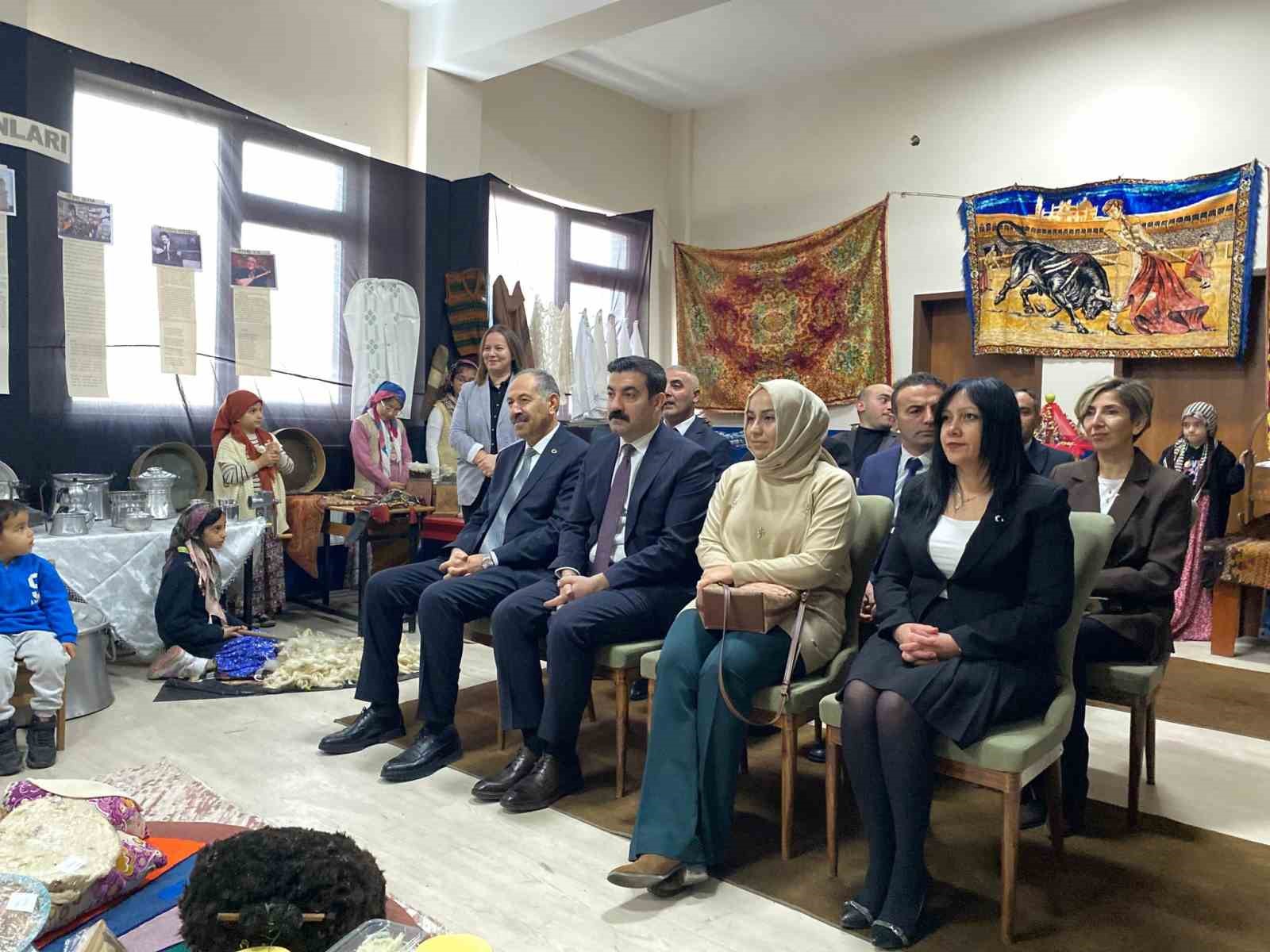 Arpçay’da ilkokul öğrencilerinden Milli Kültür Sergisi