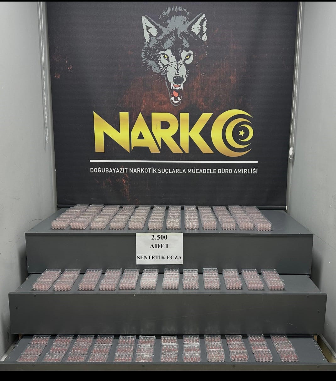 Ağrı’da tırda yüklü miktarda sentetik ecza yakalandı