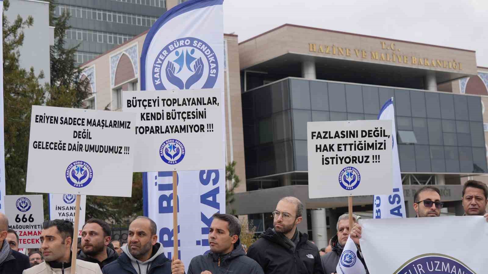 Kariyer Büro Sendikası Başkanı Akgül: "666 sayılı KHK bu ekonomik koşullarda kariyer mesleklerin en büyük çıkmazı haline gelmiştir"