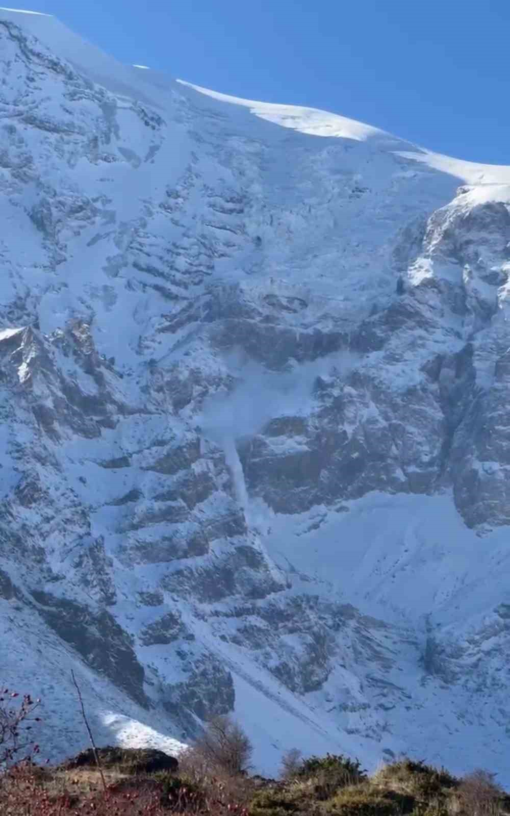 Ağrı Dağı’nda çığ düştü