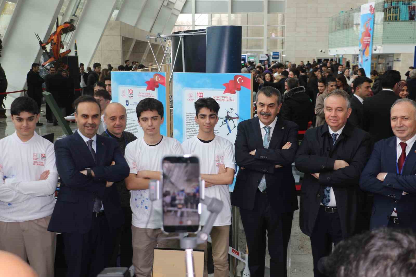 Bakan Tekin: "Ülkesinde yapılanlarla gurur duyan bir nesil yetiştirmek istiyoruz"