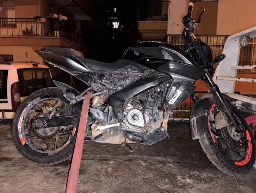 Antalya&rsquo;da tehditle para istedikleri iş yerini kurşunlayan 3 ş&uuml;pheli tutuklandı
