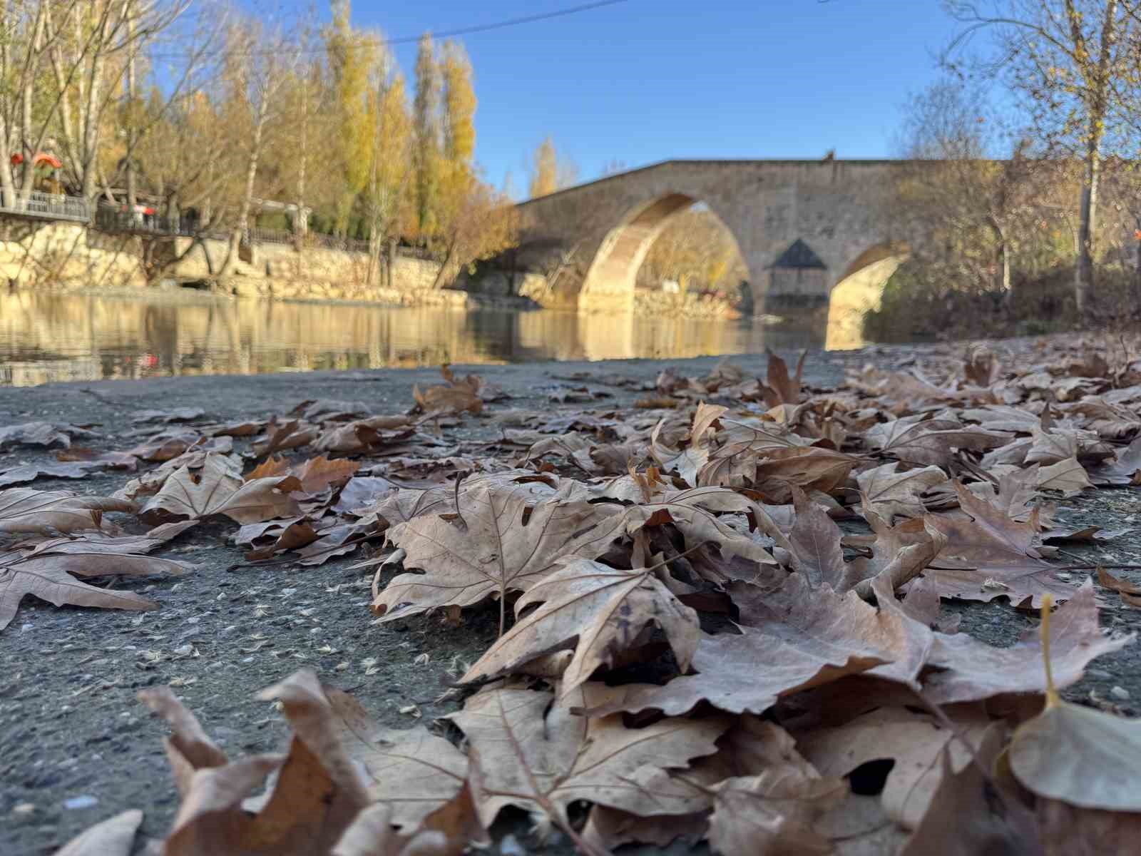 Bin yıllık Haburman köprüsü, tüm ihtişamı ile ayakta