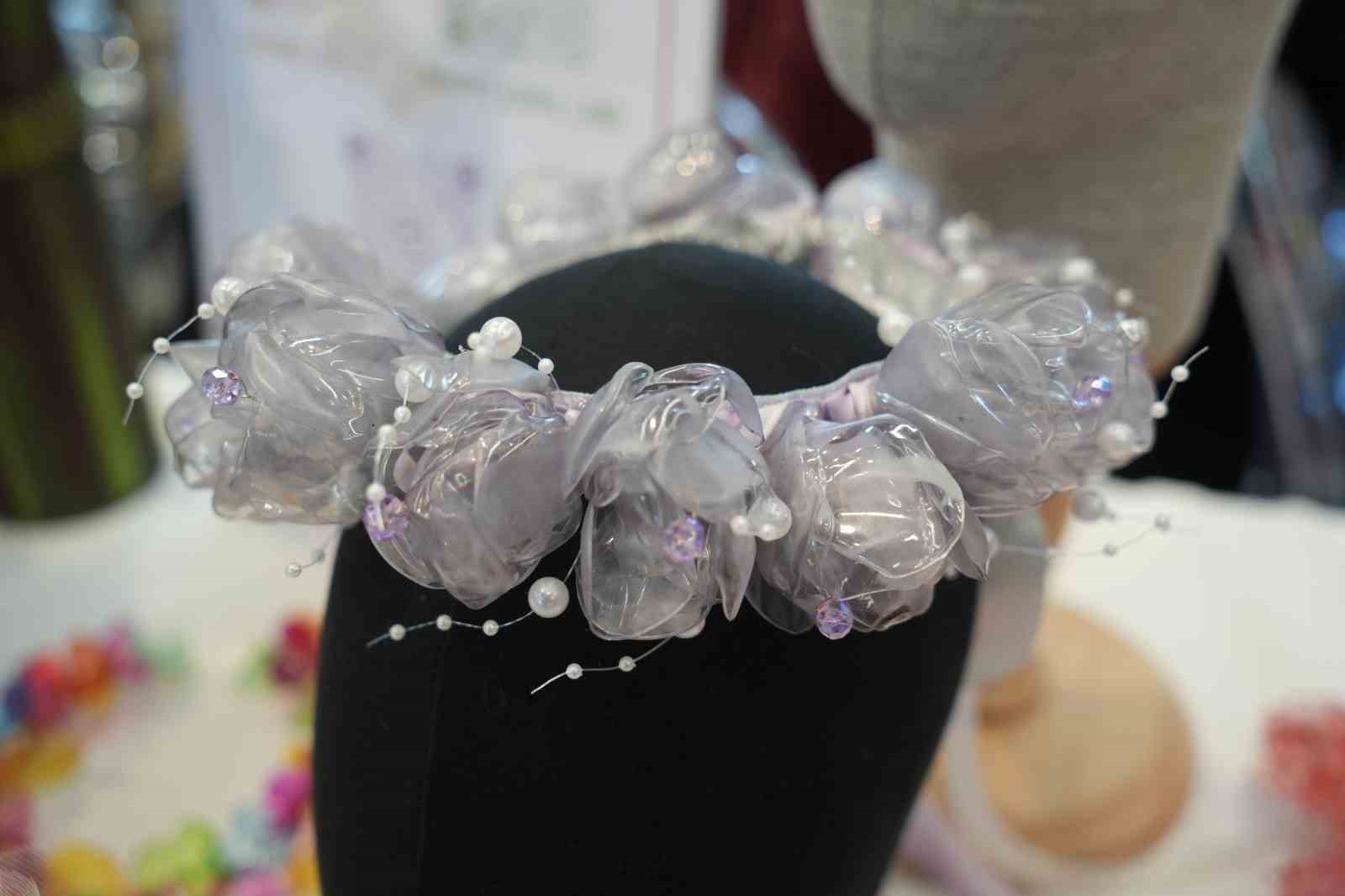 Plastik atıklar çiçek açtı: Çevreye duyarlı sanat