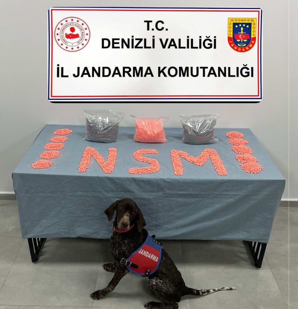 Jandarma KOM’un başarılı operasyonunda 28 bin adet uyuşturucu hap ele geçirildi