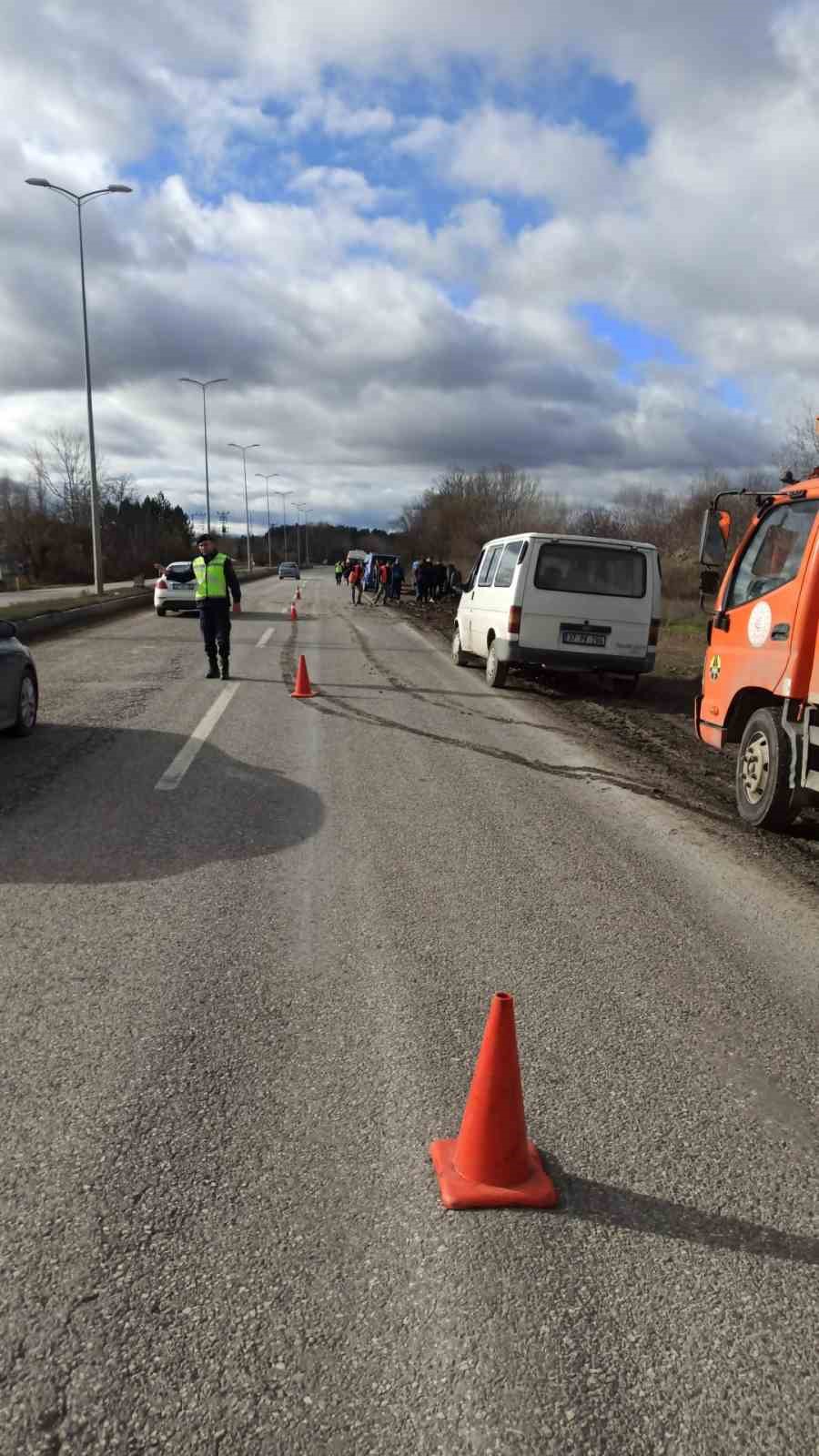 Cenaze aracı ile traktör çarpıştı: 4 yaralı