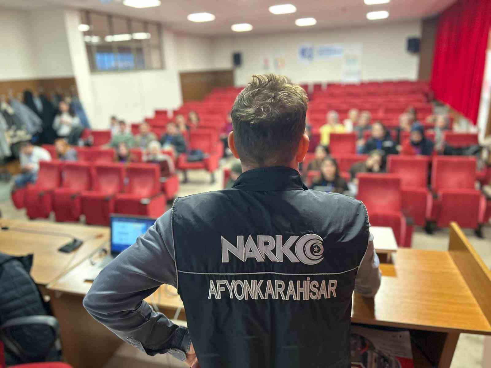 Polisten üniversite öğrencilerine uyuşturucu ile mücadele eğitimi