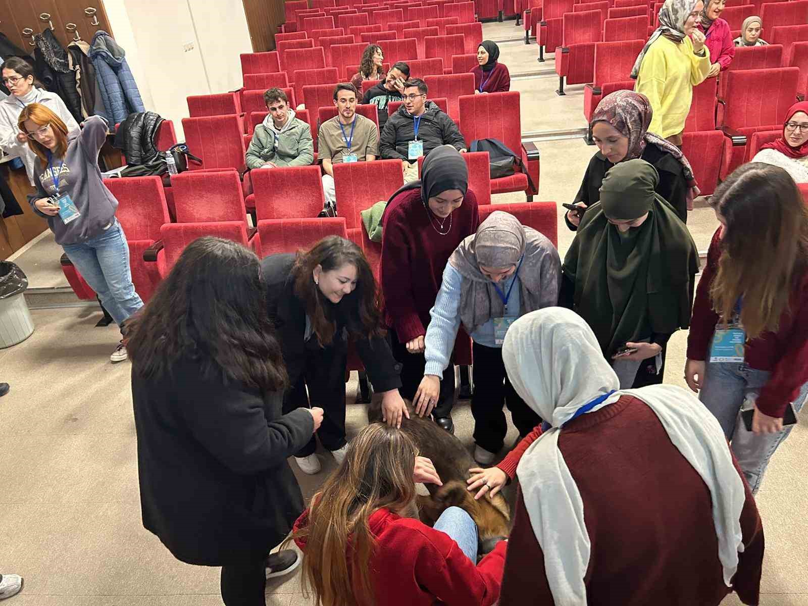 Polisten üniversite öğrencilerine uyuşturucu ile mücadele eğitimi