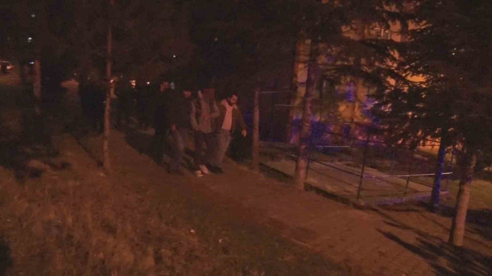 Eşi evi terk edince tüfeğe sarıldı