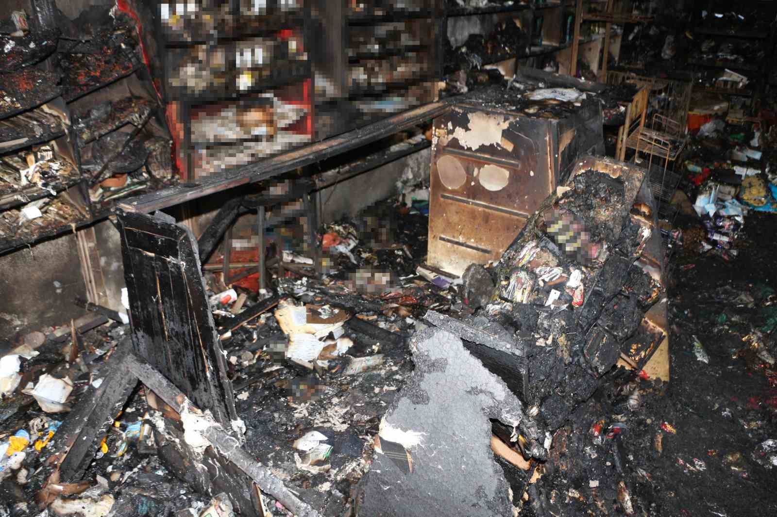 Veresiye alamadığı için bakkalı ateşe verdi