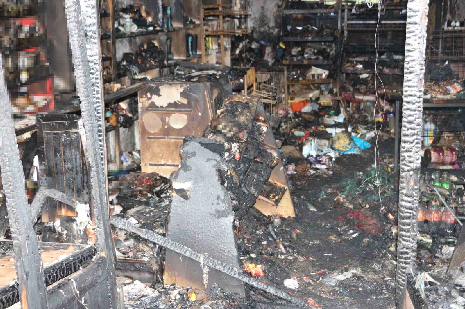 Veresiye alamadığı için bakkalı ateşe verdi