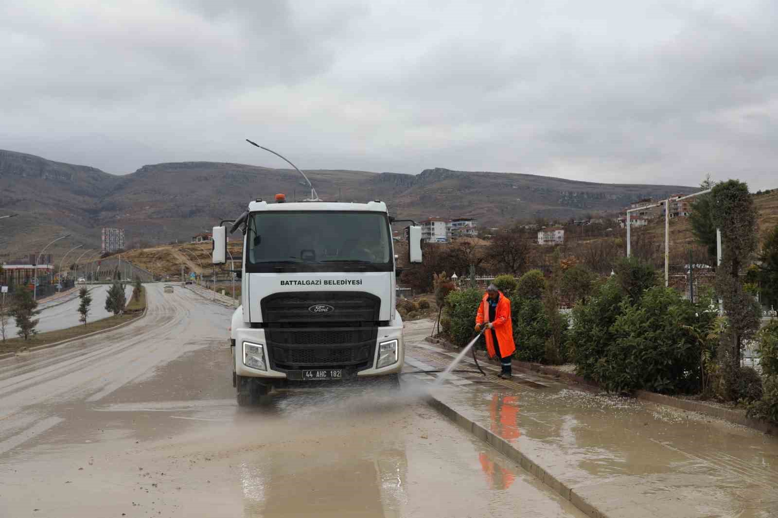 Battalgazi Belediyesi’nden Pınarbaşı Göleti çevresinde detaylı temizlik