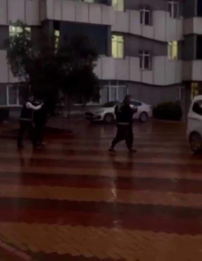 Beykoz’da durak camlarını hedef alan iki şüpheli yakalandı