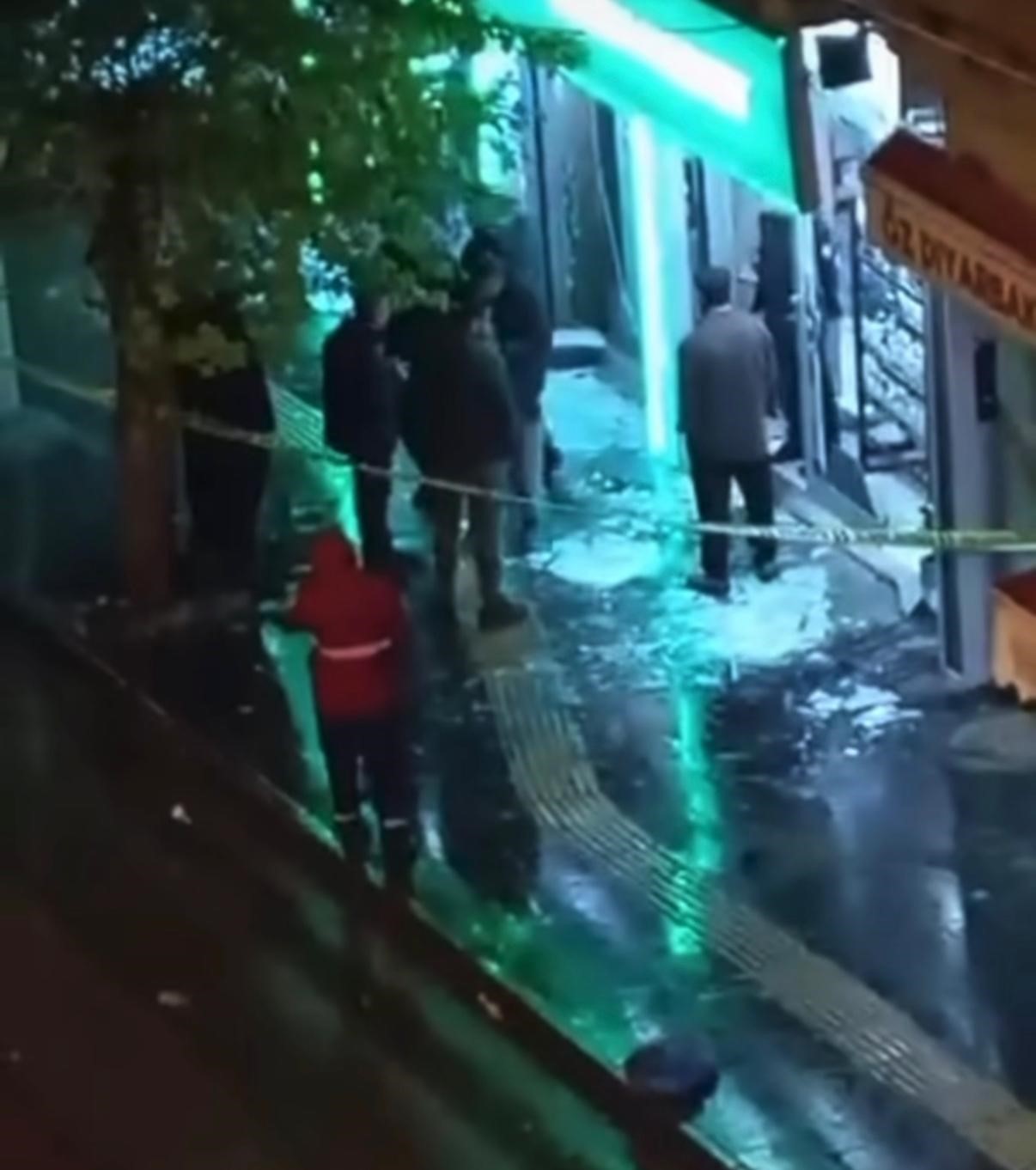 Tekel bayisine patlayıcı atılması olayına karışan 2 kişi yakalandı