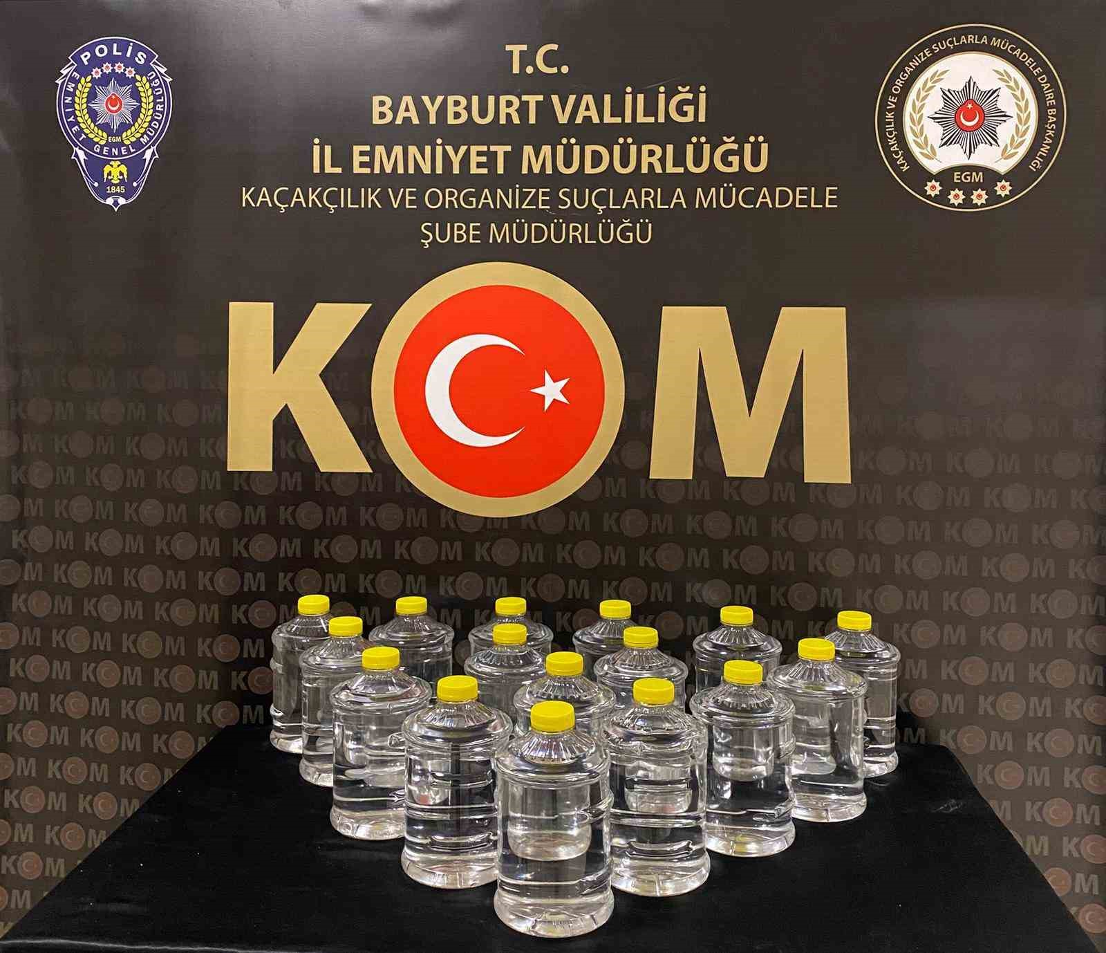 Bayburt’ta Roma dönemine ait 15 adet sikke ve 40 litre kaçak alkol ele geçirildi