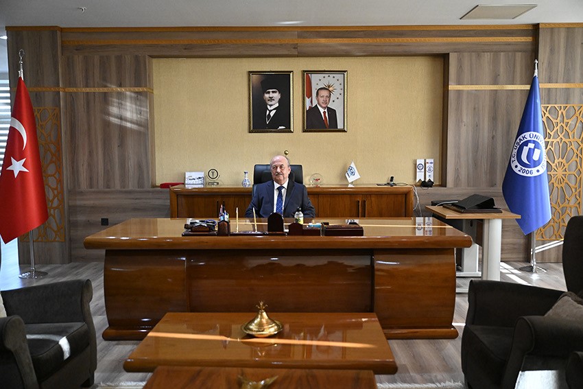 Uşak Üniversitesinde rektörlük devir teslim töreni gerçekleşti