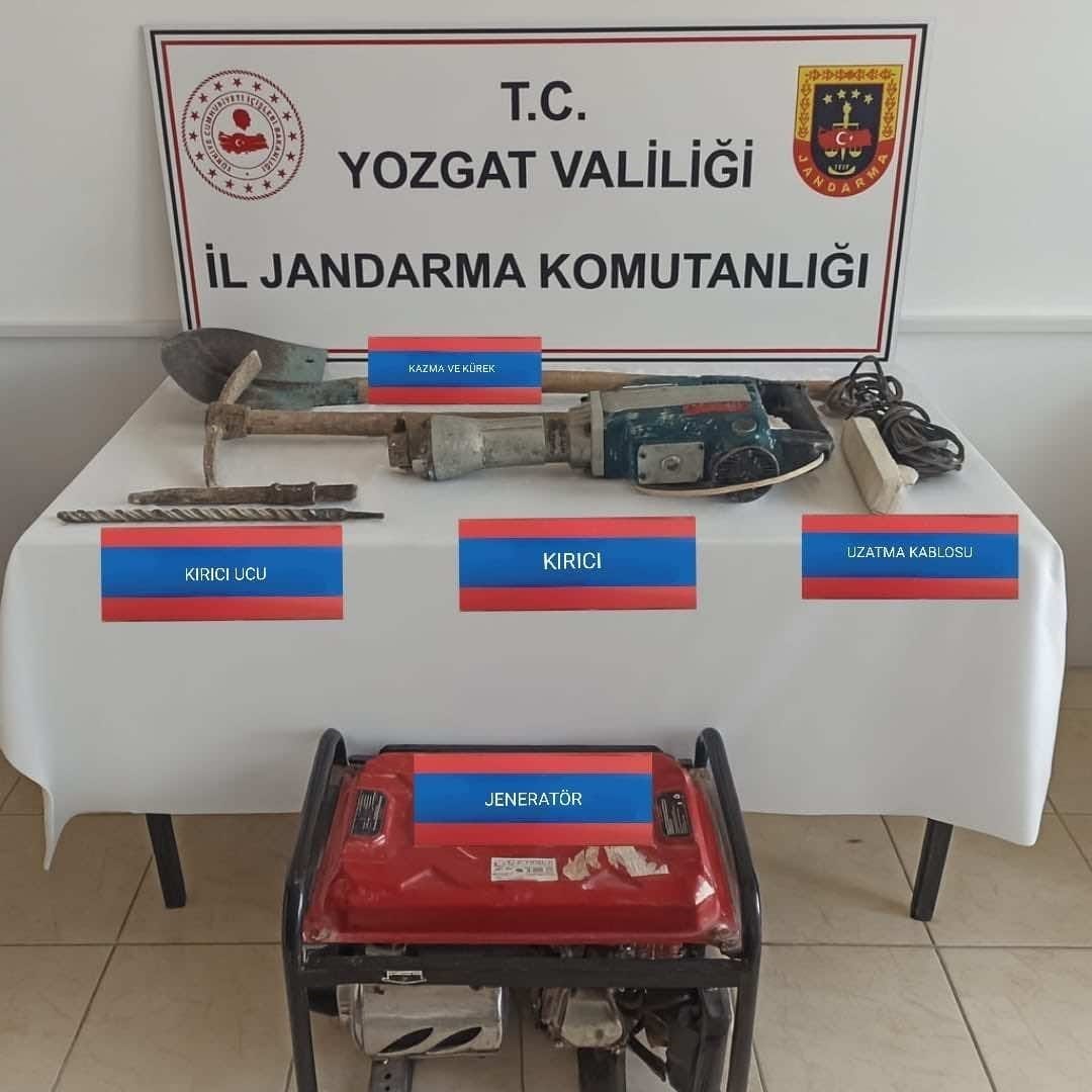 Yozgat&rsquo;ta ka&ccedil;ak kazı yapanlar fotokapana yakalandı
