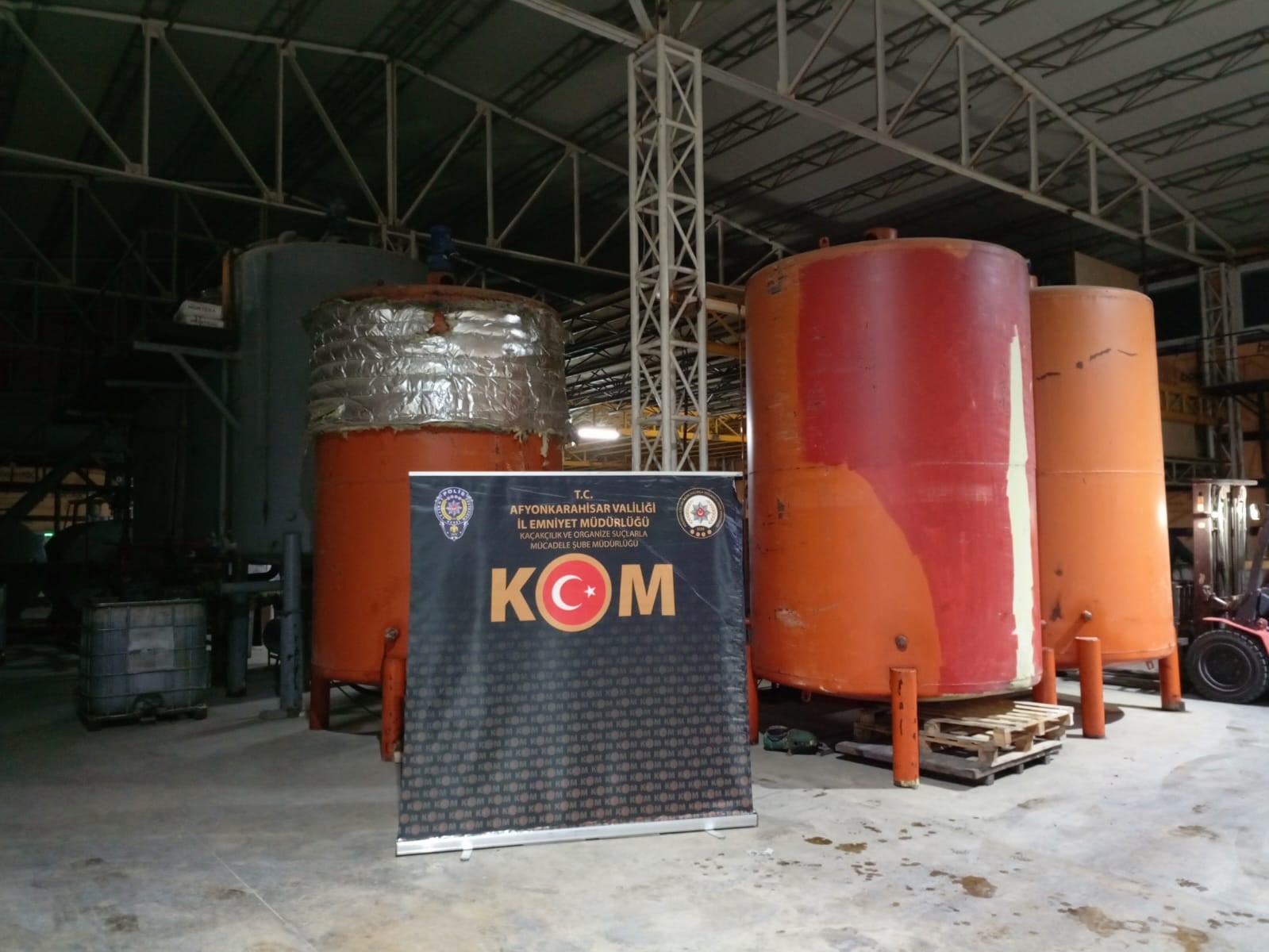 Polis 20 ton ka&ccedil;ak akaryakıt ele ge&ccedil;irdi
