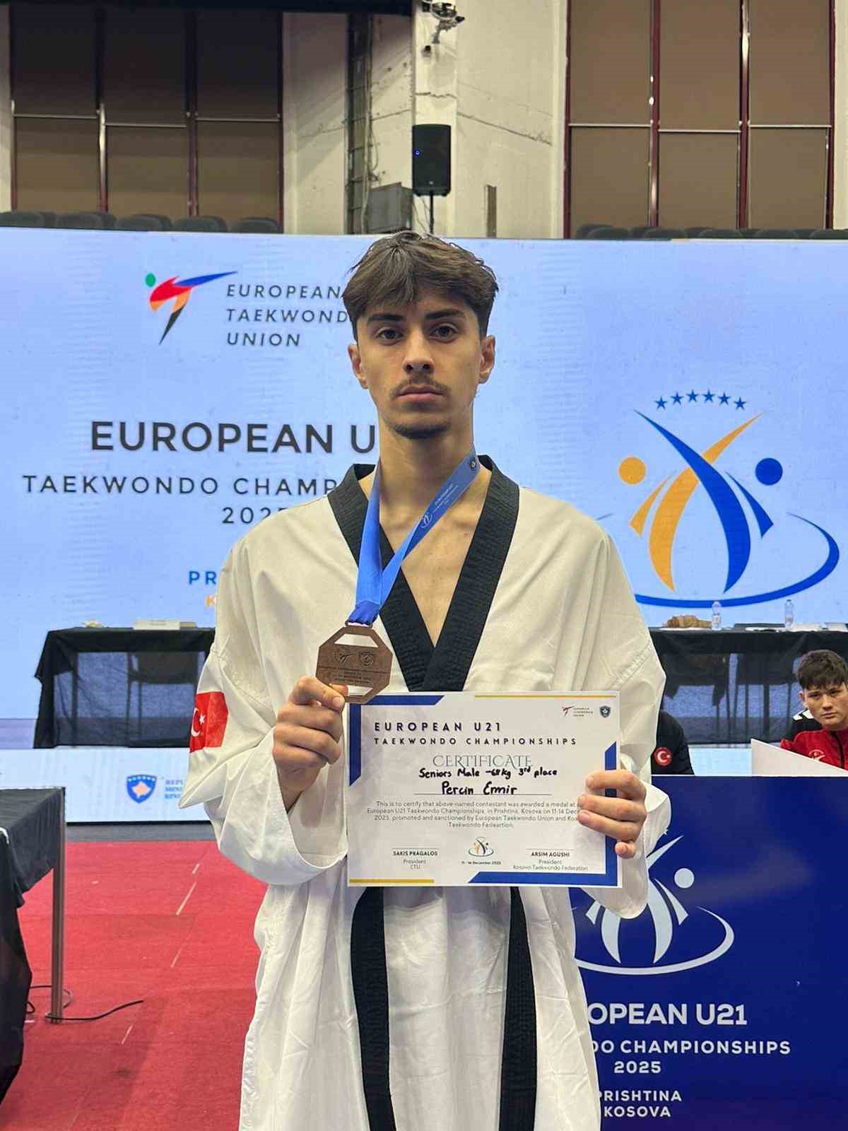 Emir Perçin bronz madalyanın sahibi oldu