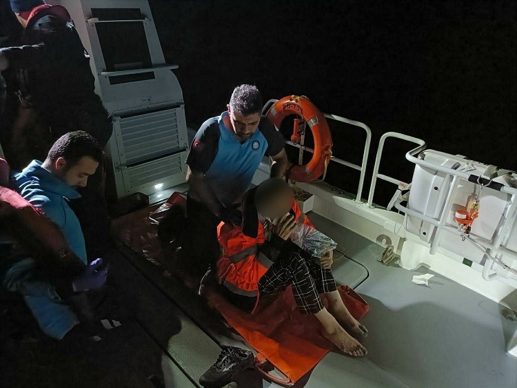 Ayvacık açıklarında ticari gemide yarlanan şahısın tıbbi tahliyesi yapıldı