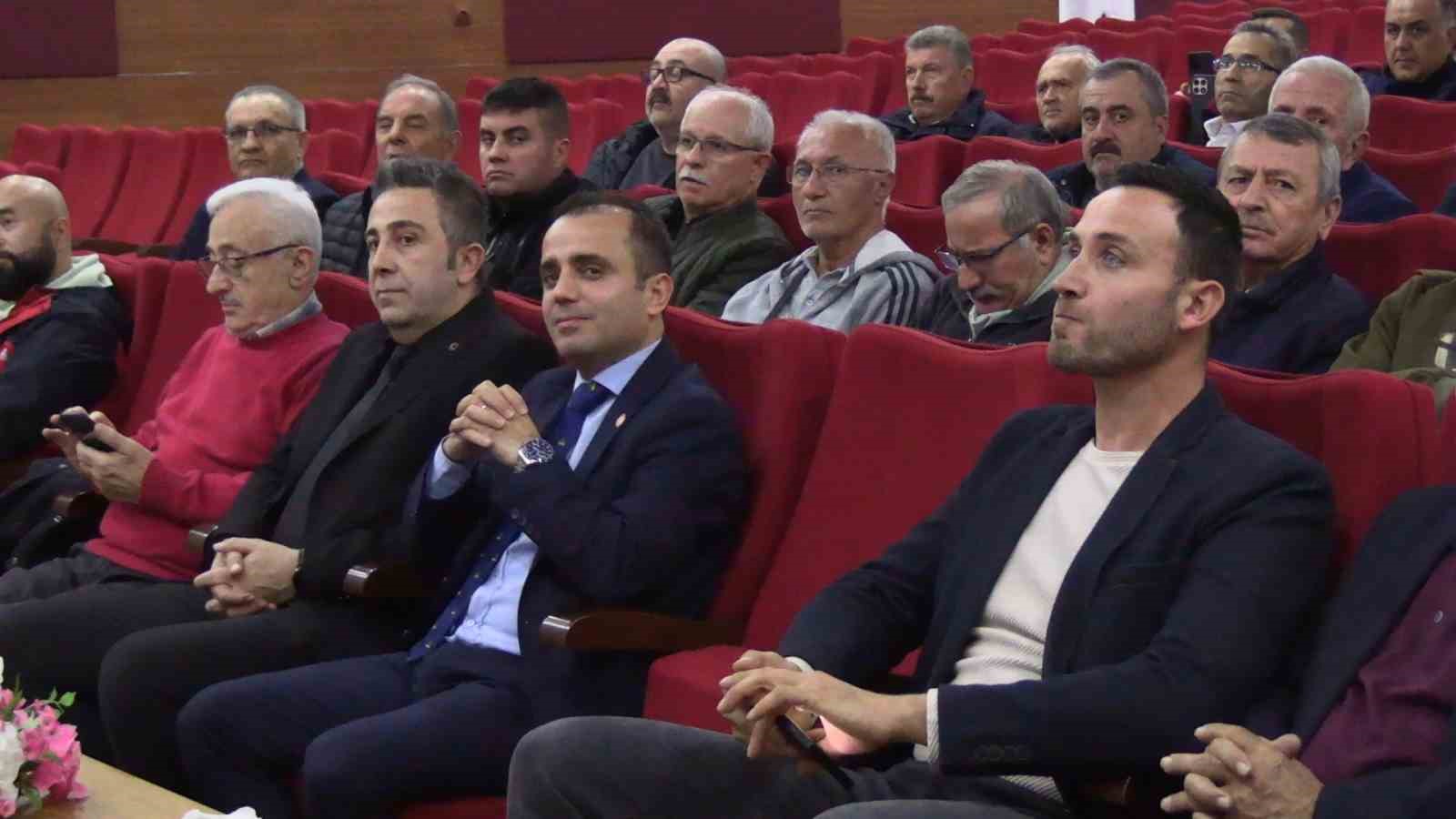 Prof. Dr. Yeninar: "Arı &ouml;l&uuml;mlerinin &ccedil;oğu kışlamaya bağlı ortaya &ccedil;ıkıyor"
