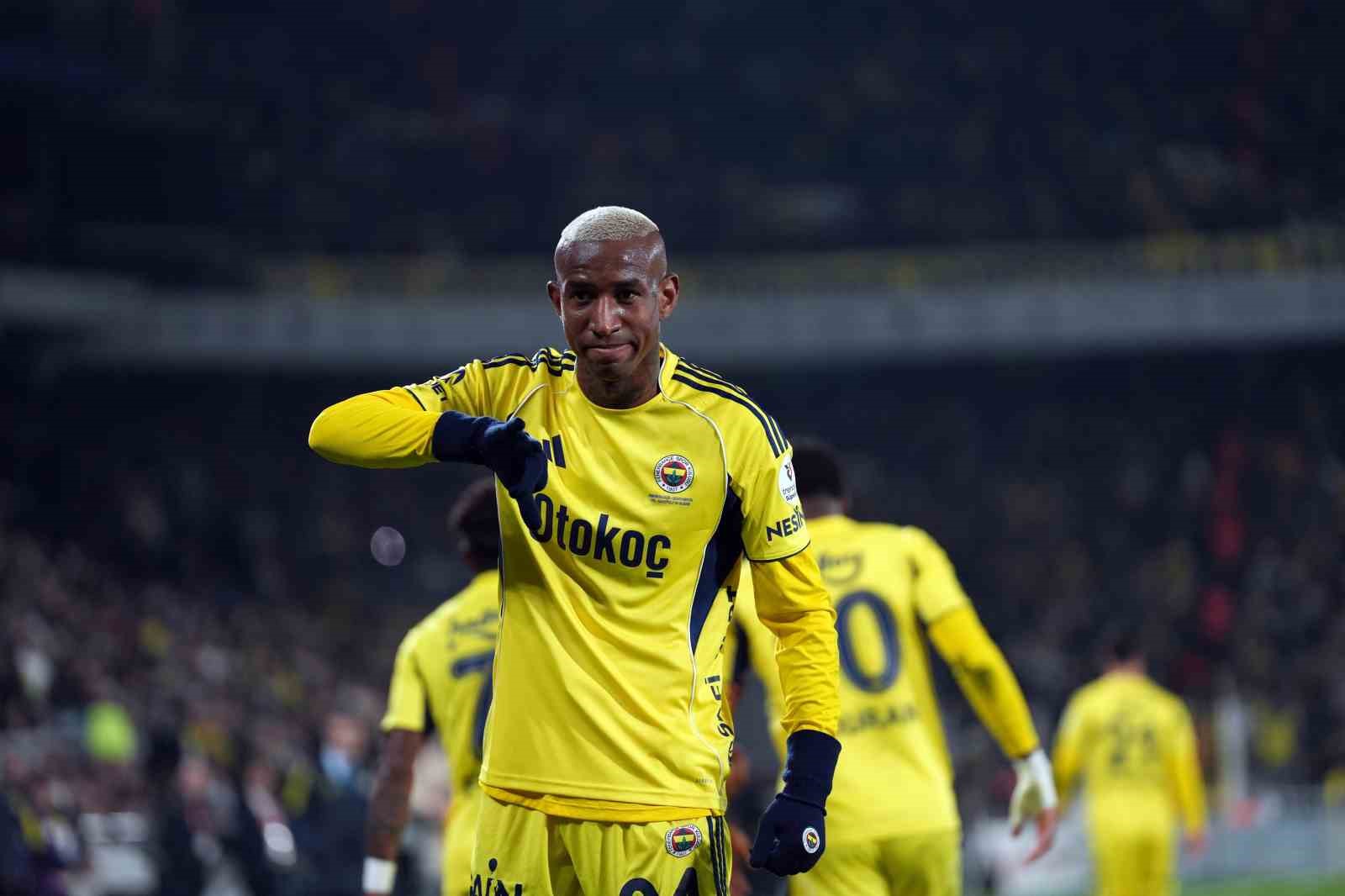 Trendyol Süper Lig: Fenerbahçe: 3 - Konyaspor: 0 (İlk yarı)